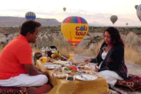 卡帕多西亚：最佳热气球观赏地，壮丽的日出日落景观