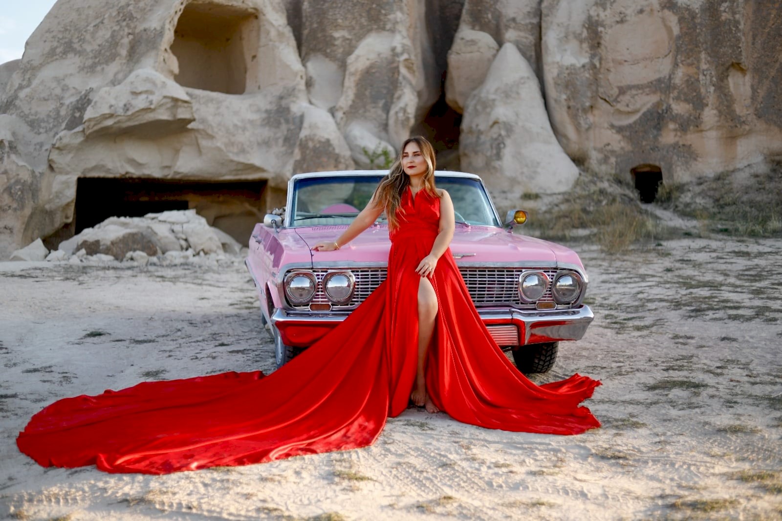 卡帕多奇亚的复古汽车与热气球摄影体验