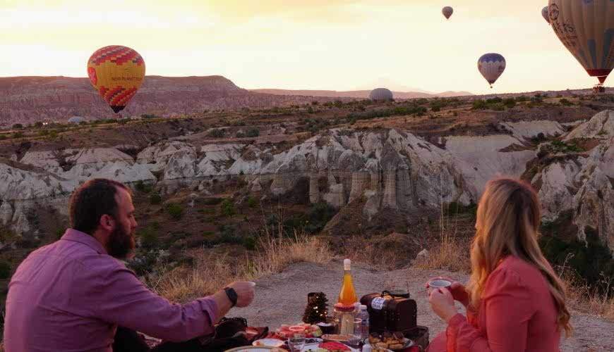 卡帕多奇亚的热气球与美味早餐