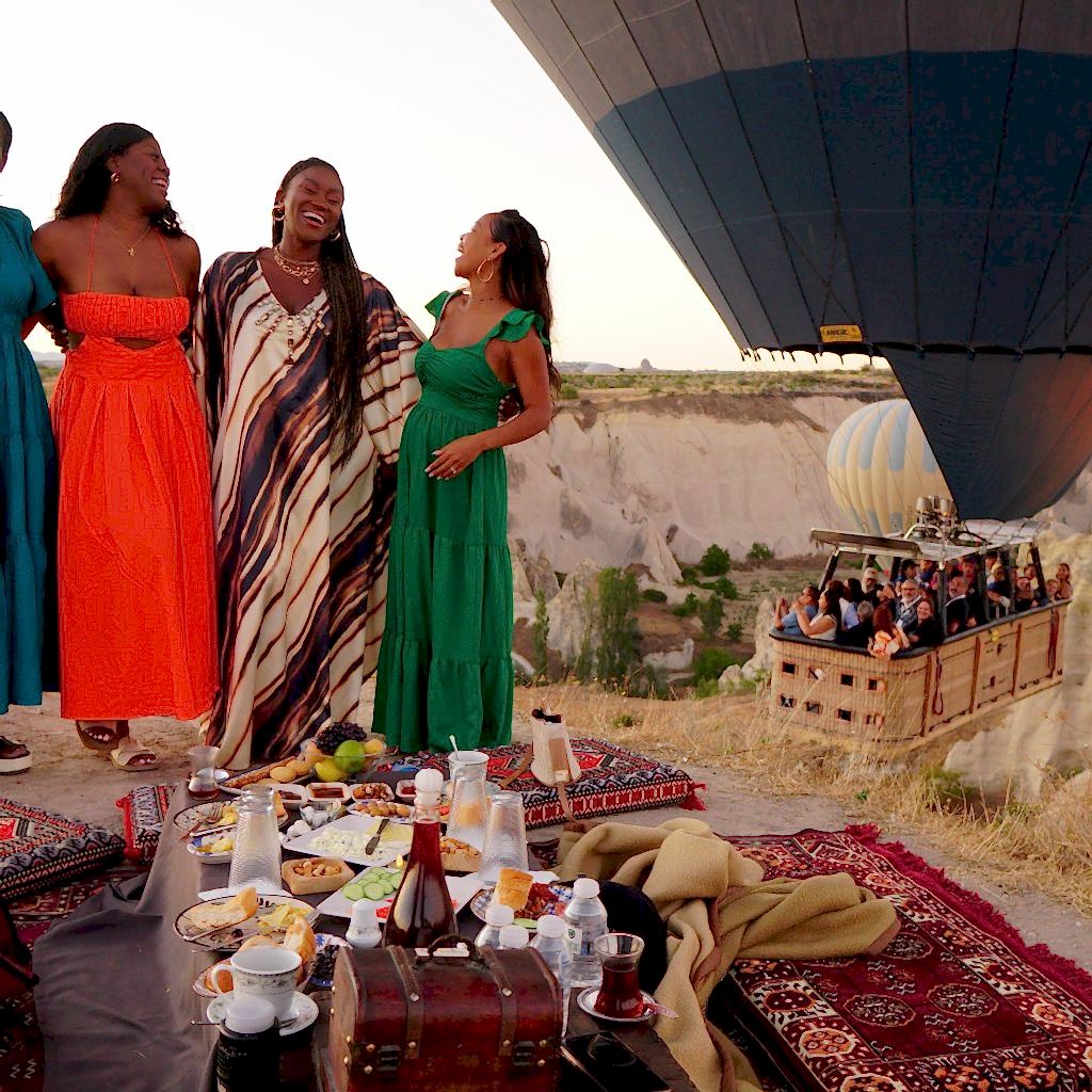 卡帕多奇亚的热气球与美味早餐